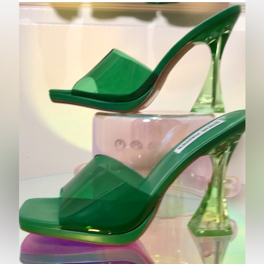 Steve Madden Lipa Pump in Green size 8.5